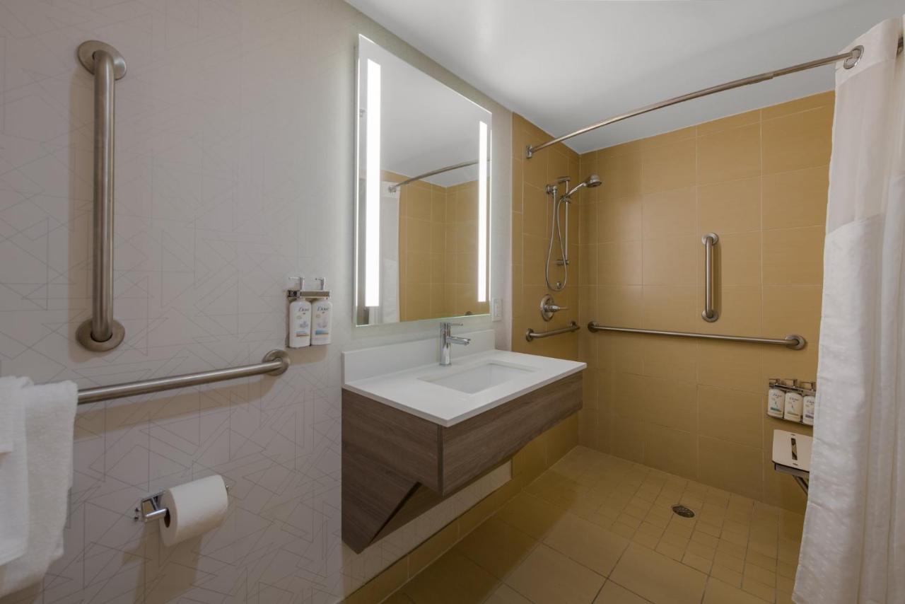  | Holiday Inn Express Hotels- Hampton, an IHG Hotel