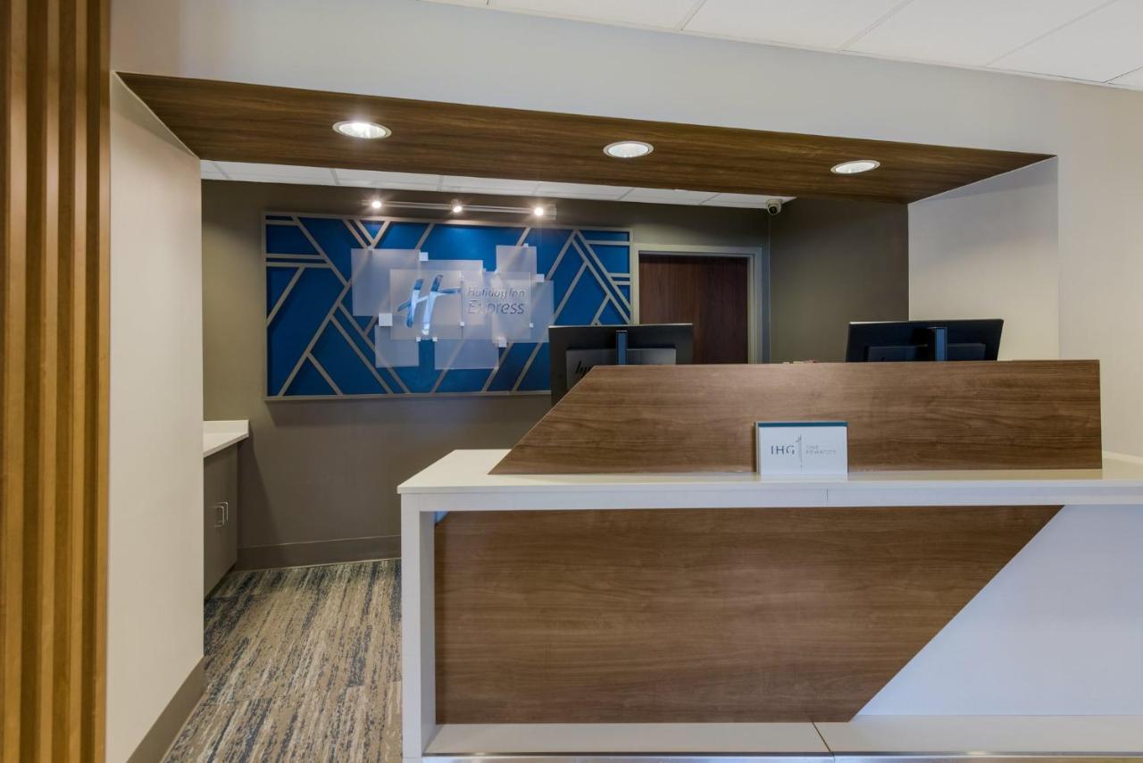  | Holiday Inn Express Hotels- Hampton, an IHG Hotel