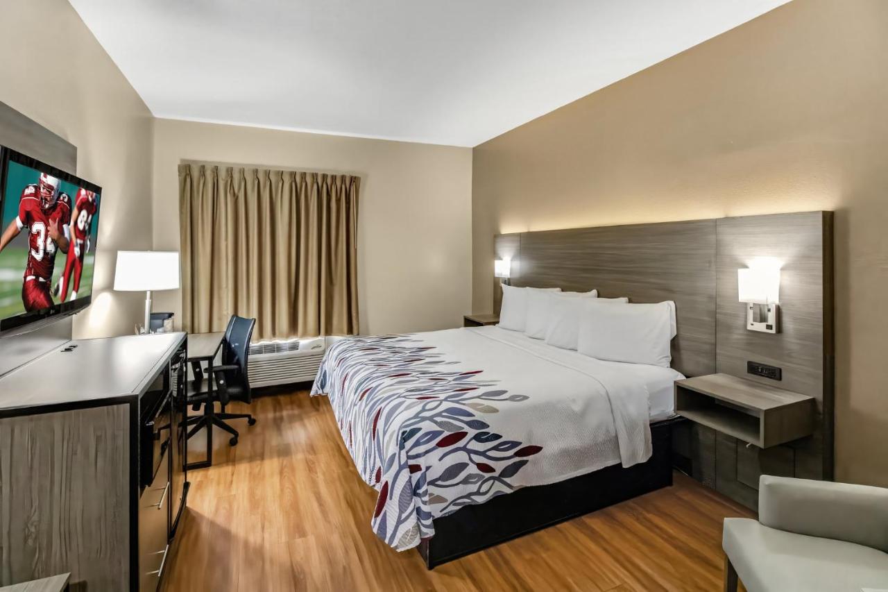 Superior King Room - Non Smoking at Red Roof Inn Springfield, OH