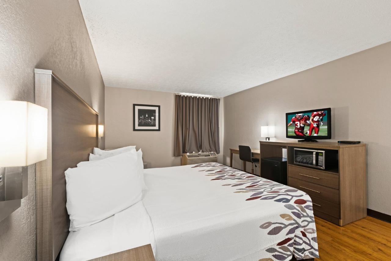 Superior King Room Non-Smoking at Red Roof Inn & Suites Newnan