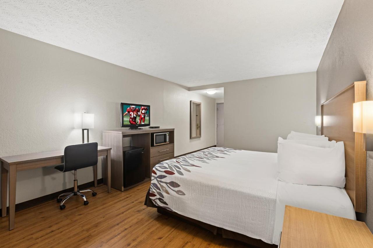 Superior King Room Non-Smoking at Red Roof Inn & Suites Newnan