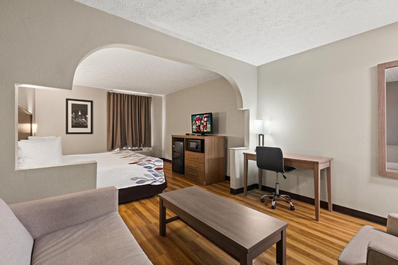 Two Room Suite with One Double Bed Disability Access Non-Smoking at Red Roof Inn & Suites Newnan