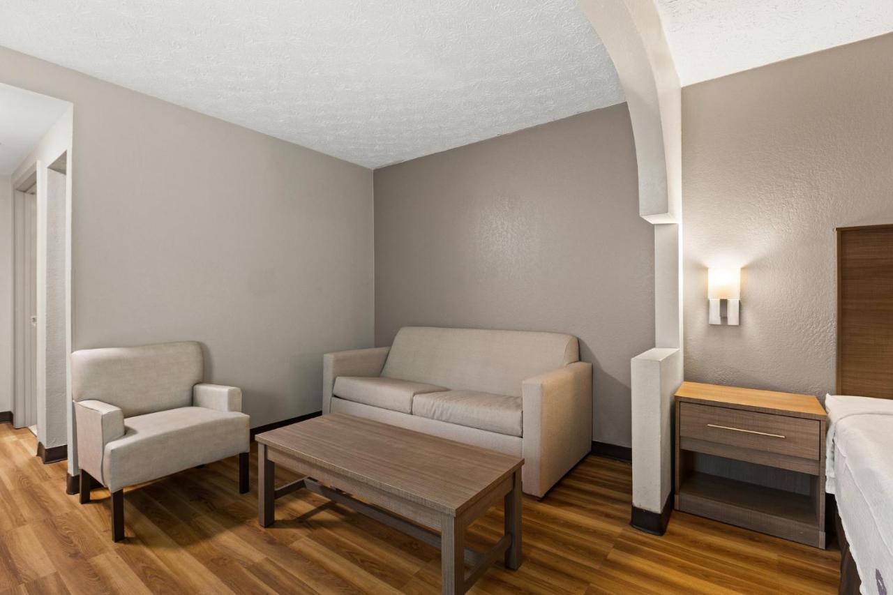 Two Room Suite with One Double Bed Disability Access Non-Smoking at Red Roof Inn & Suites Newnan