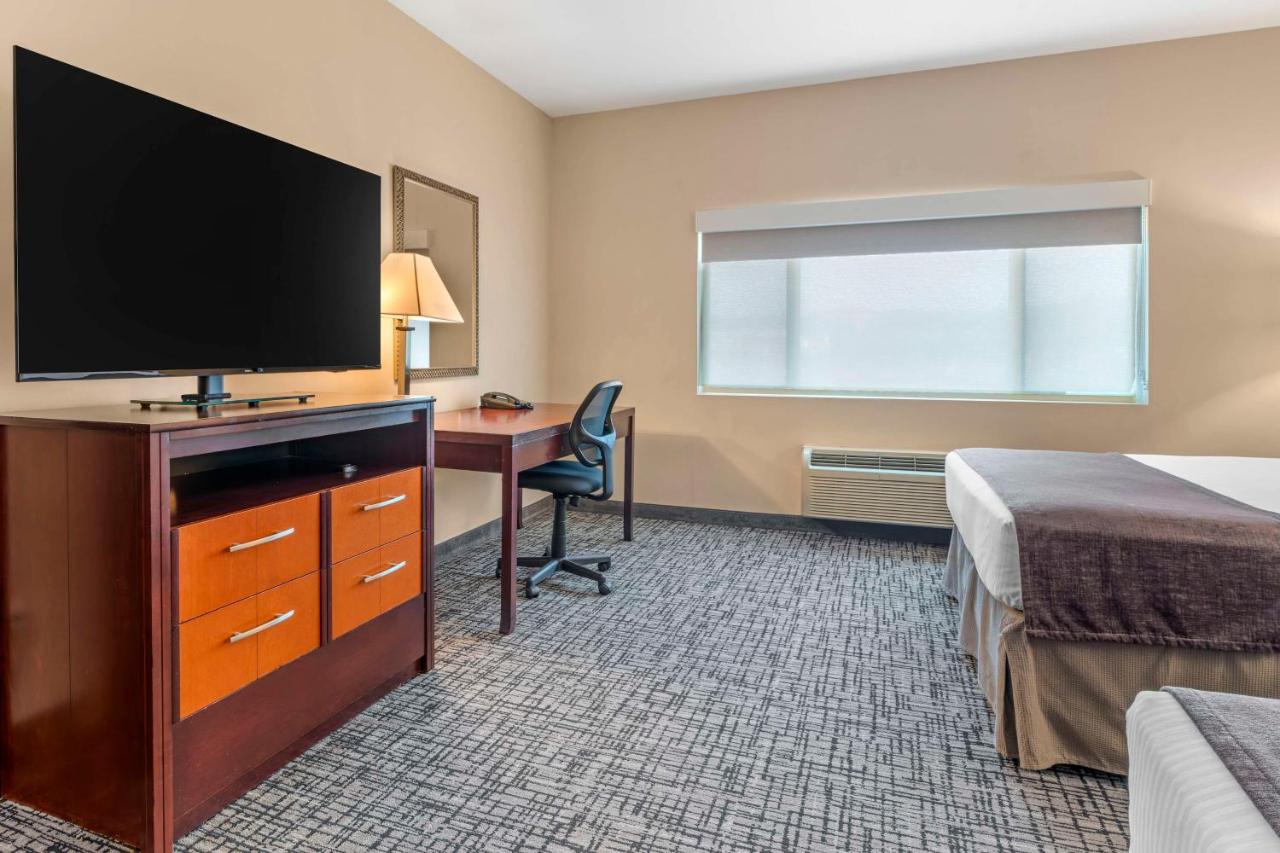 Queen Room with Two Queen Beds - City View at Best Western Plus Bayside Hotel