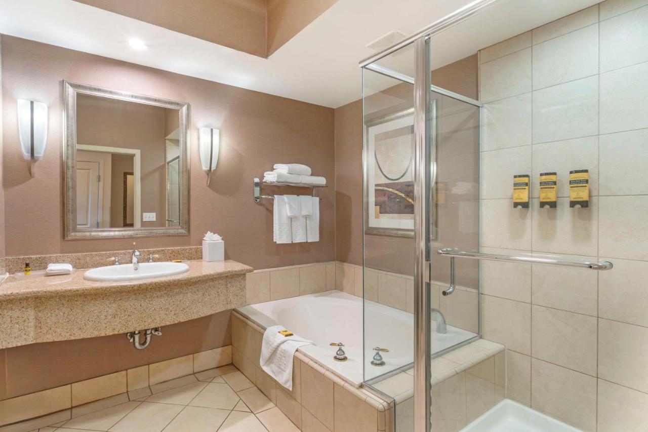 Queen Room with Two Queen Beds with Roll-In Shower at Best Western Plus Bayside Hotel