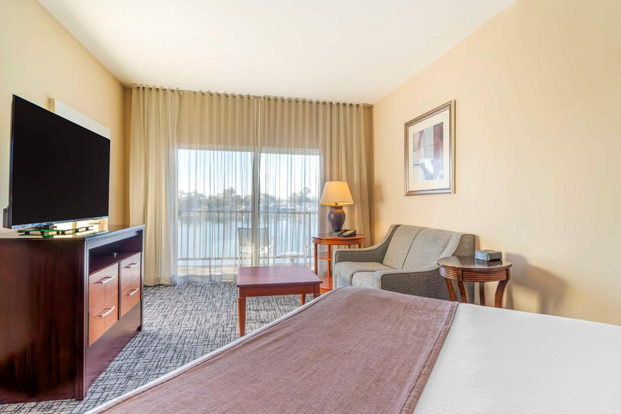 Queen Room with Balcony - Water View at Best Western Plus Bayside Hotel