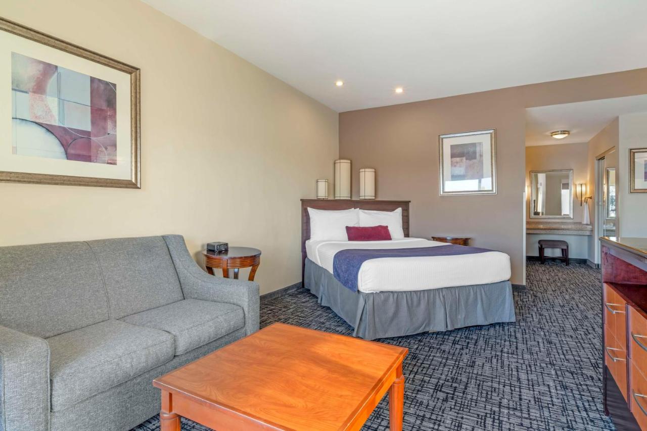 Queen Room with Balcony - Water View at Best Western Plus Bayside Hotel