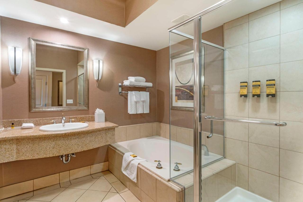 Large King Room with Sofa Bed and Water View at Best Western Plus Bayside Hotel