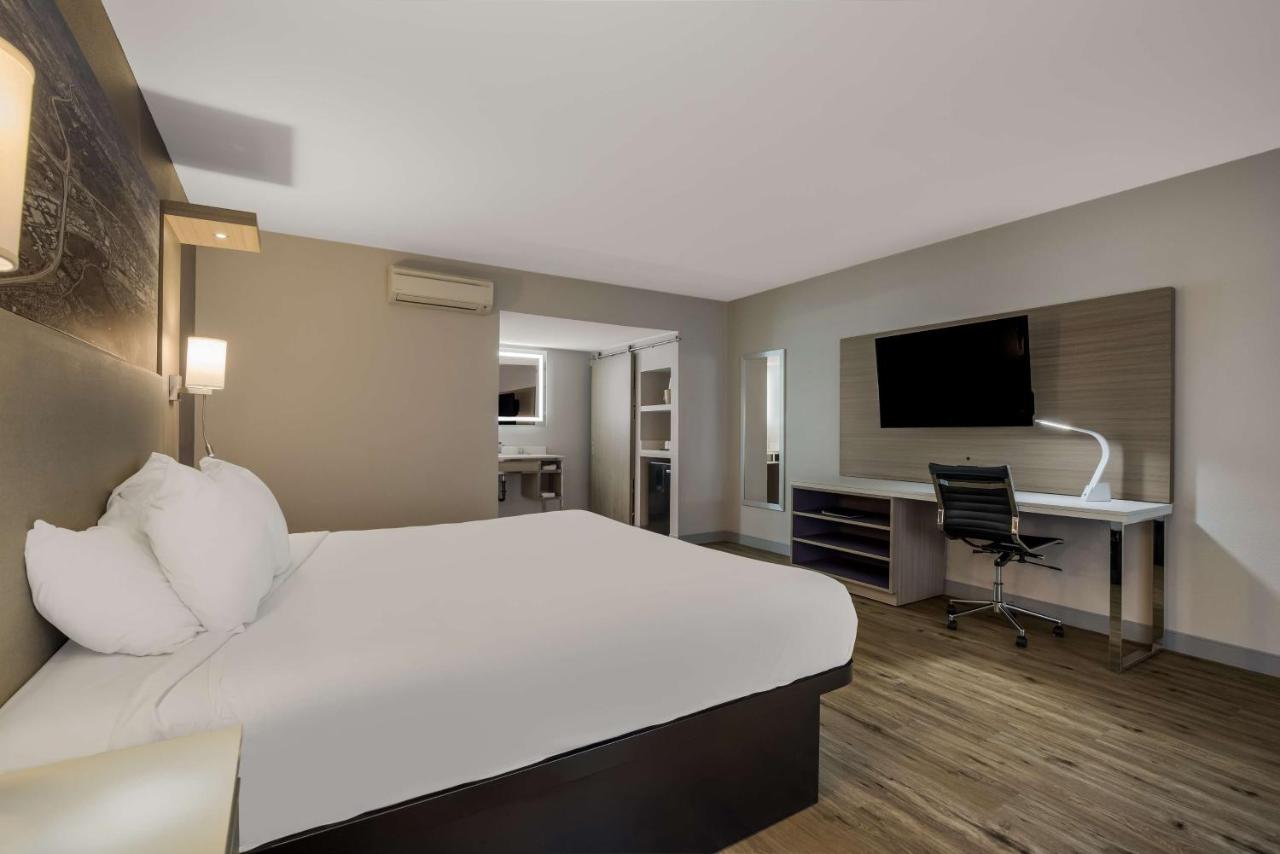 Deluxe King Room - Non-Smoking at Best Western Diamond Bar Hotel & Suites