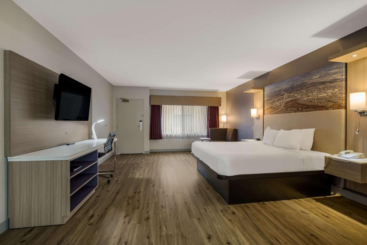 Deluxe King Room - Non-Smoking at Best Western Diamond Bar Hotel & Suites