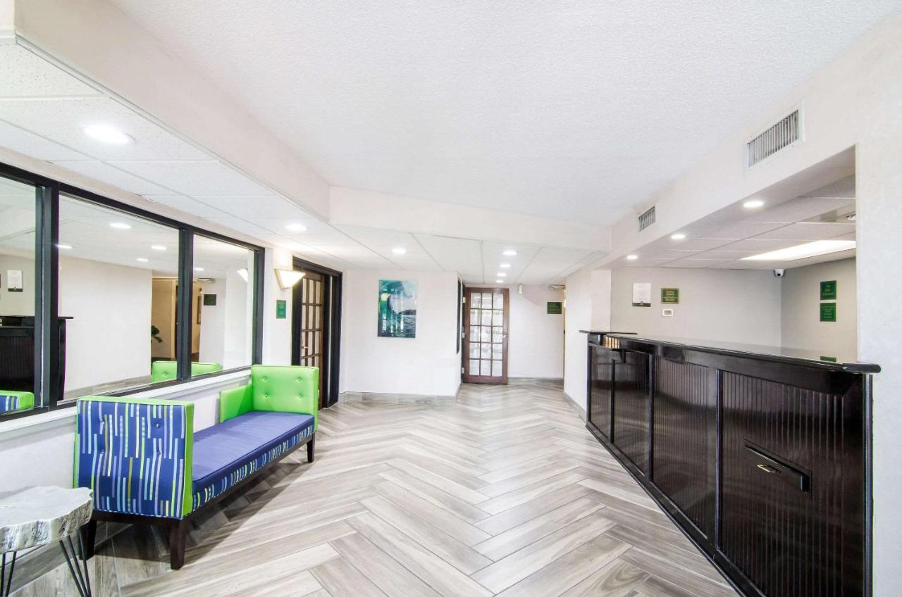 | Quality Inn Saraland