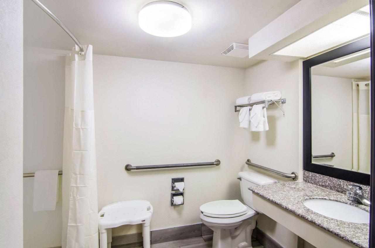 | Quality Inn Saraland