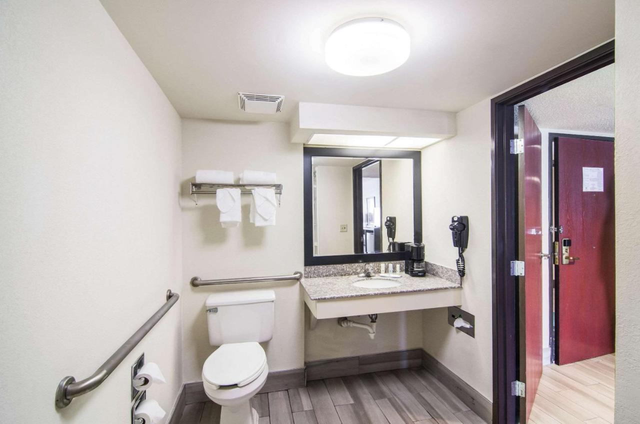 | Quality Inn Saraland