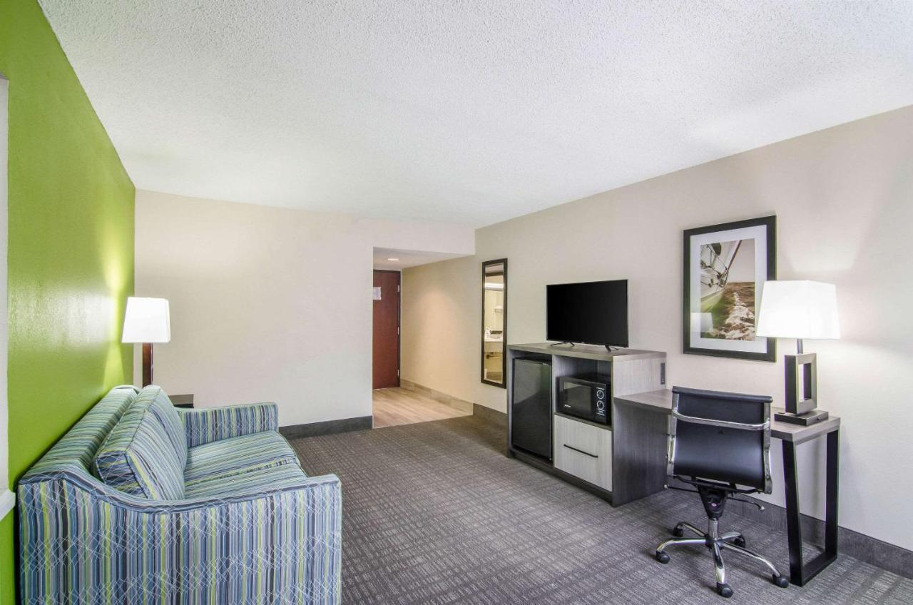 | Quality Inn Saraland