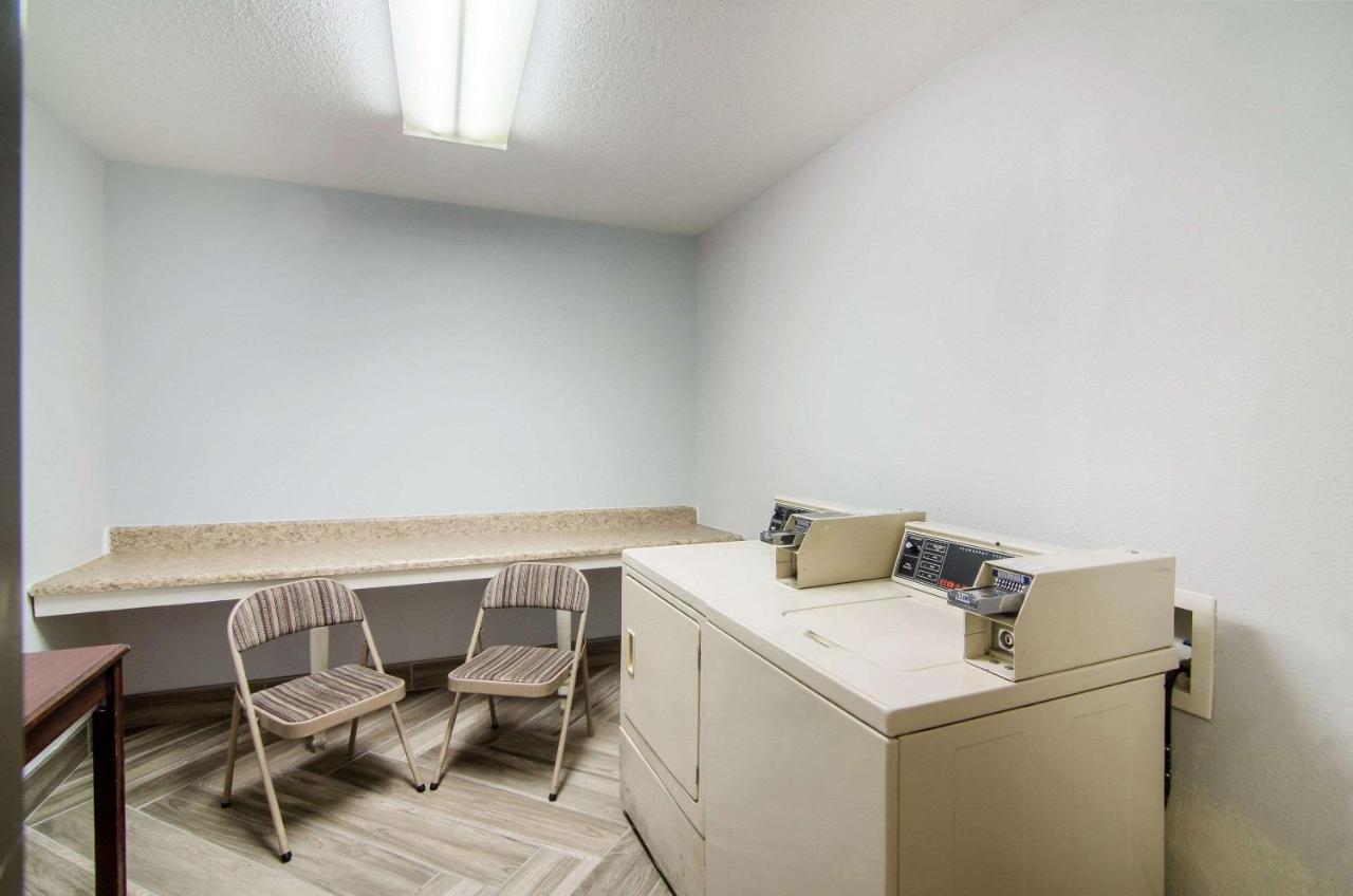 | Quality Inn Saraland