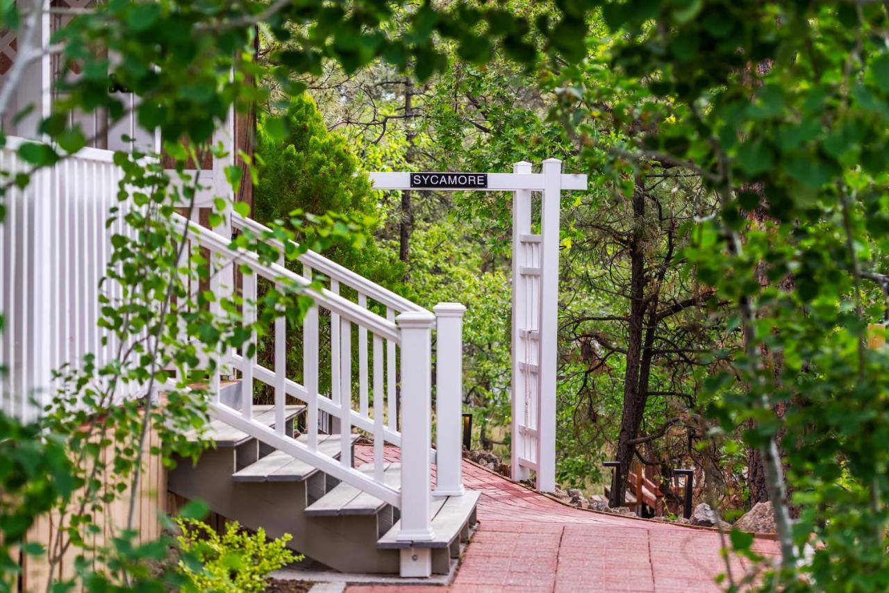 | Sheridan House Inn- Adult Only Accommodation