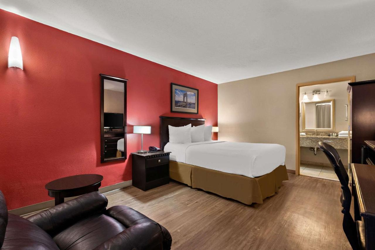 Standard Queen Room - Non Smoking at Quality Inn Wayne - Fairfield Area