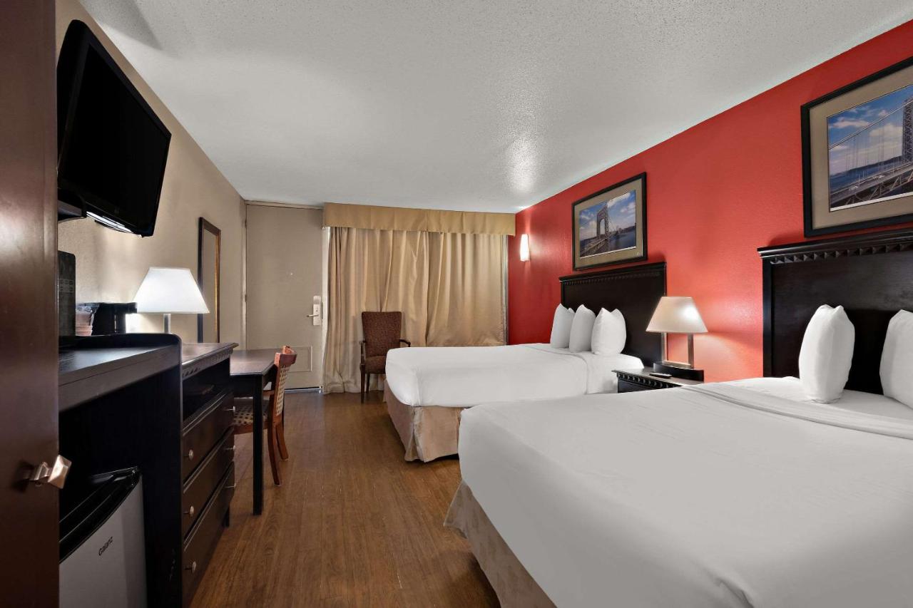Standard Double Room with Two Double Beds - Non Smoking at Quality Inn Wayne - Fairfield Area
