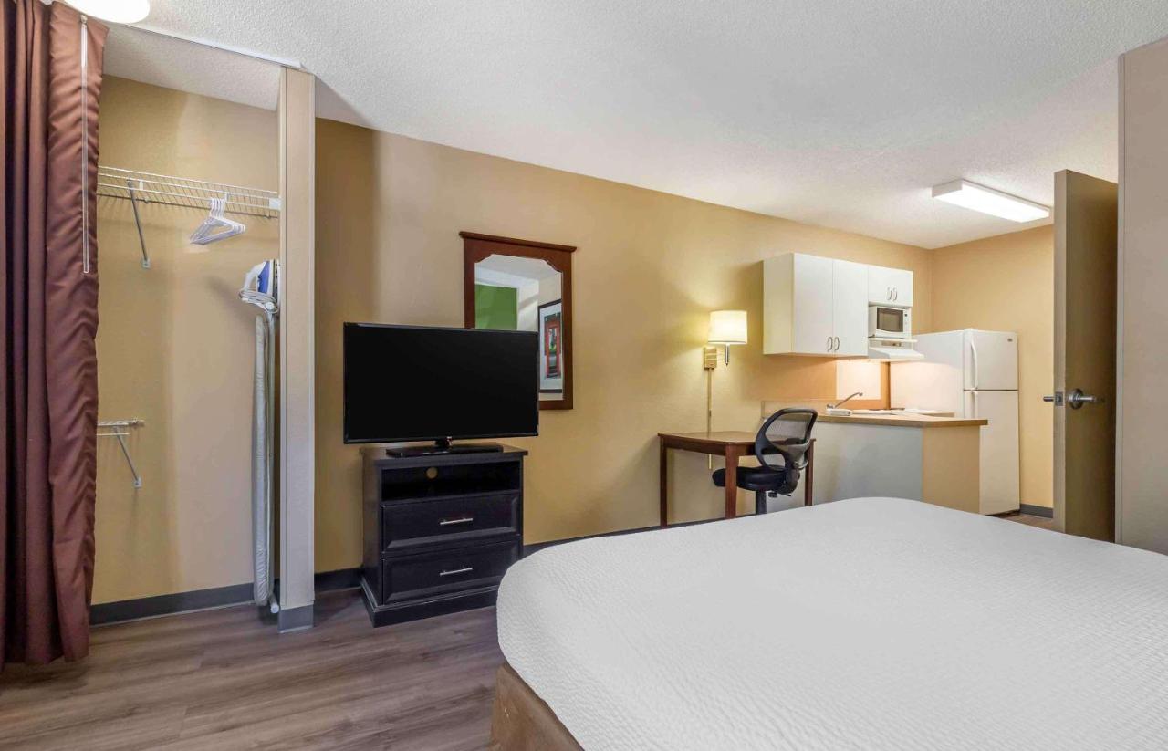 Queen studio with 1 Queen Bed - Disability Access/Non-Smoking at Extended Stay America Select Suites Fayetteville Springdale