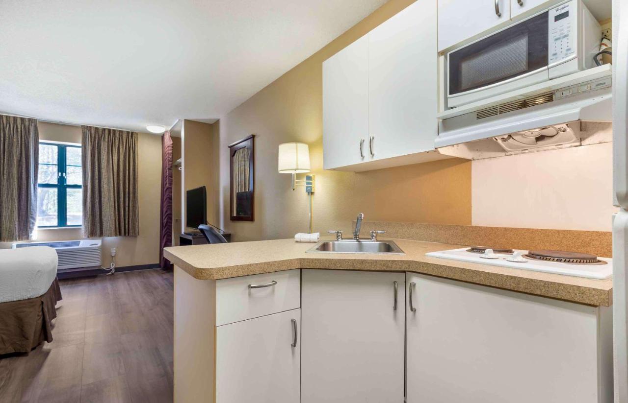 Queen studio with 1 Queen Bed - Disability Access/Non-Smoking at Extended Stay America Select Suites Fayetteville Springdale