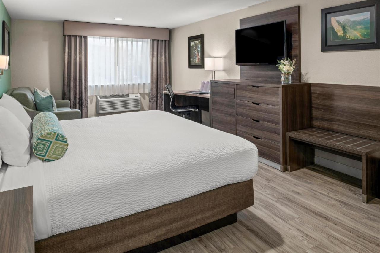 King Mini Suite at Yosemite Southgate Hotel & Suites