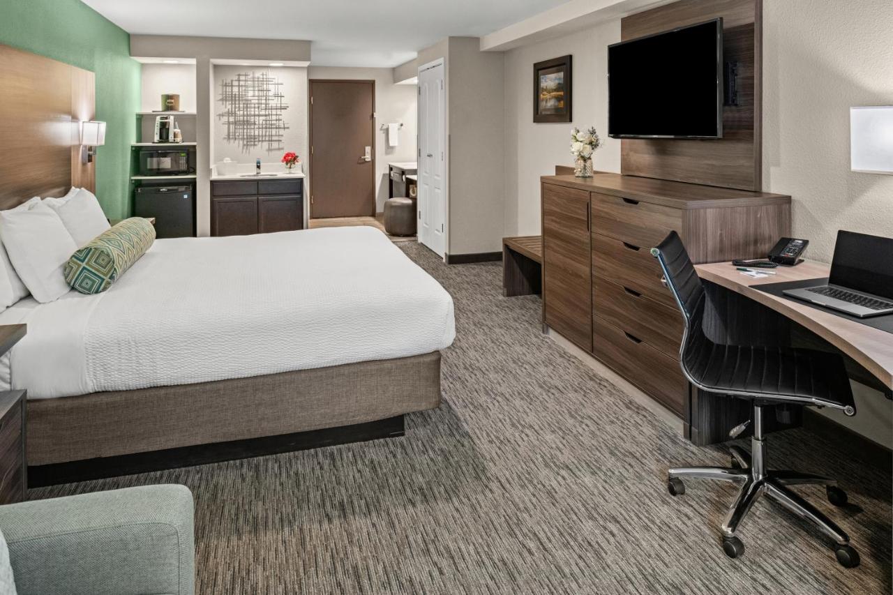 King Mini Suite at Yosemite Southgate Hotel & Suites