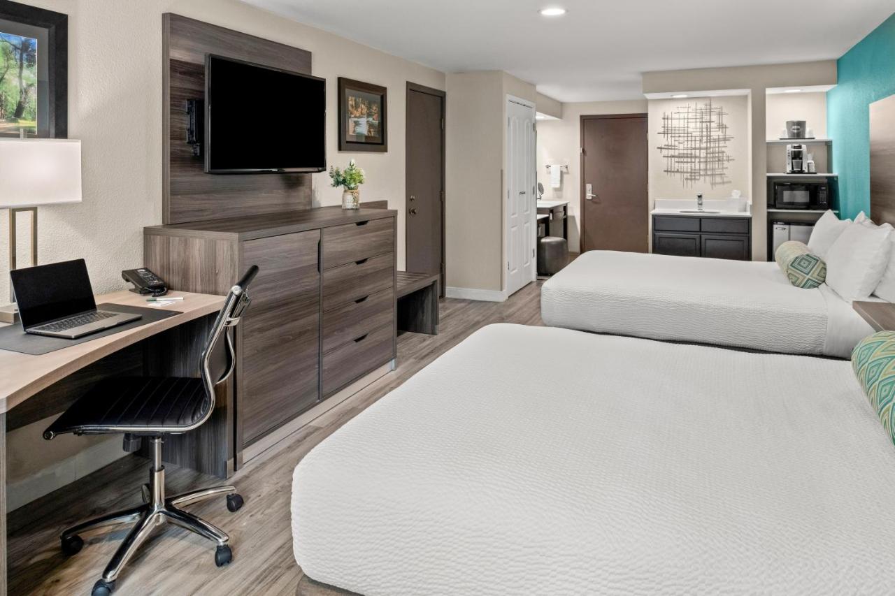 Family Suite at Yosemite Southgate Hotel & Suites