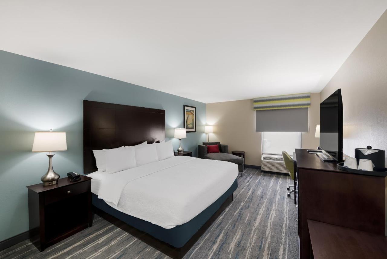 King Room with Walk-in Shower - Non-Smoking at Hampton Inn Marshall