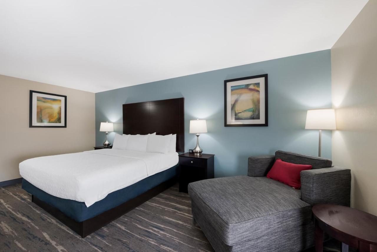 King Room with Walk-in Shower - Non-Smoking at Hampton Inn Marshall