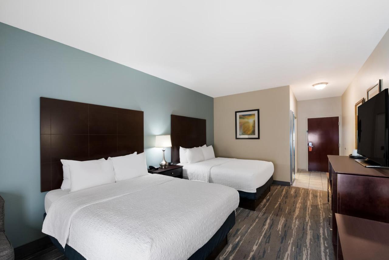 Queen Room with Two Queen Beds - Disability Access/Non-Smoking at Hampton Inn Marshall