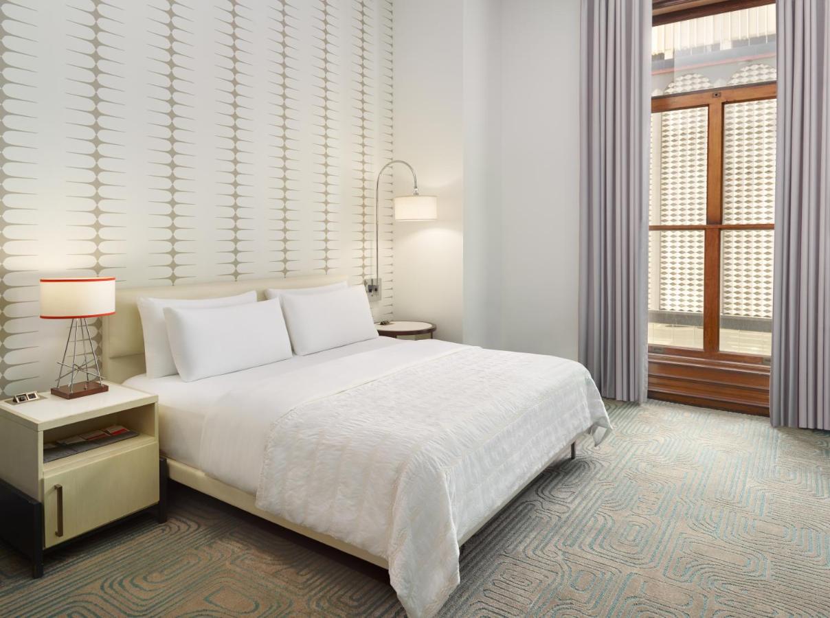 Deluxe, Guest room, 1 King at Le Méridien Tampa, The Courthouse