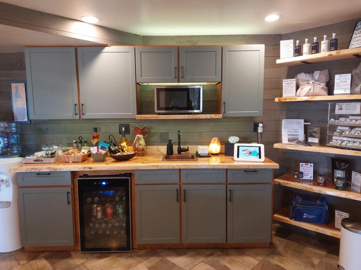| Sheridan House Inn- Adult Only Accommodation