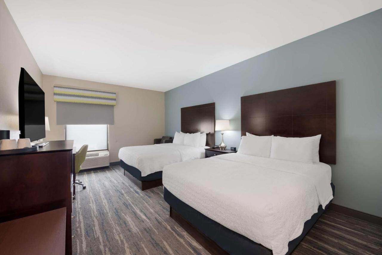 Queen Room with Two Queen Beds - Non-Smoking at Hampton Inn Marshall