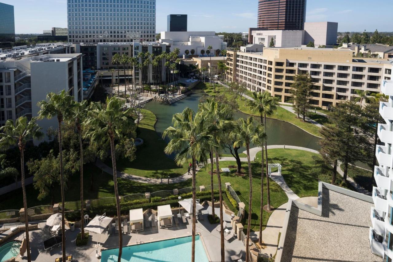 Larger Guest room, 1 King, Sofa bed at Costa Mesa Marriott