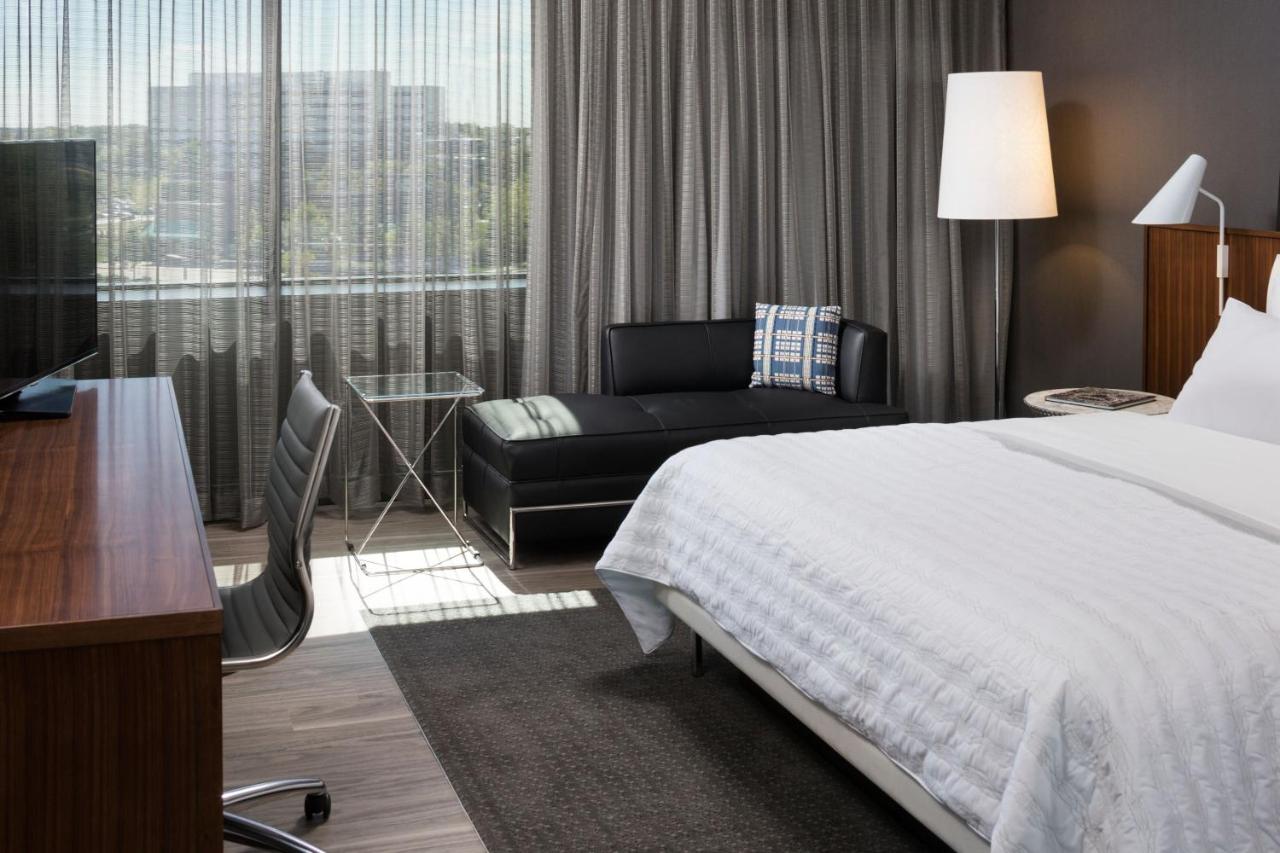 King Room - Concierge Level at Le Méridien Chicago - Oakbrook Center