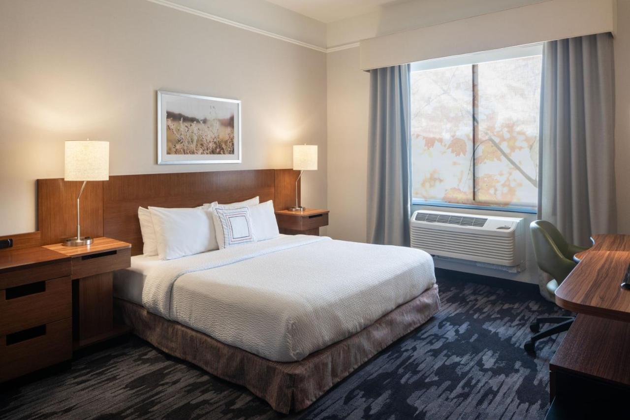 King Room at Fairfield Inn and Suites by Marriott Chillicothe