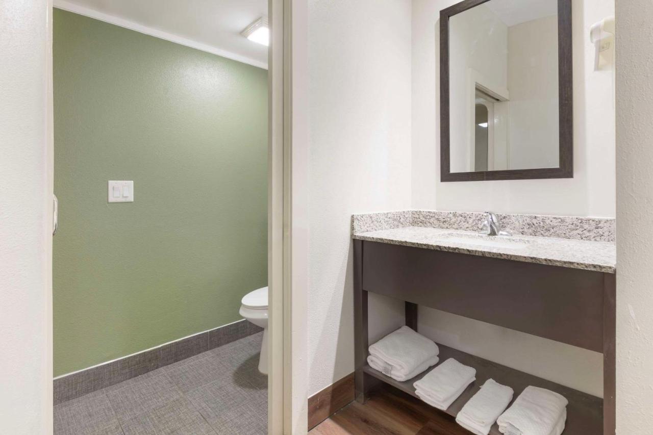 King Room - Non-Smoking at Gerner by IHG