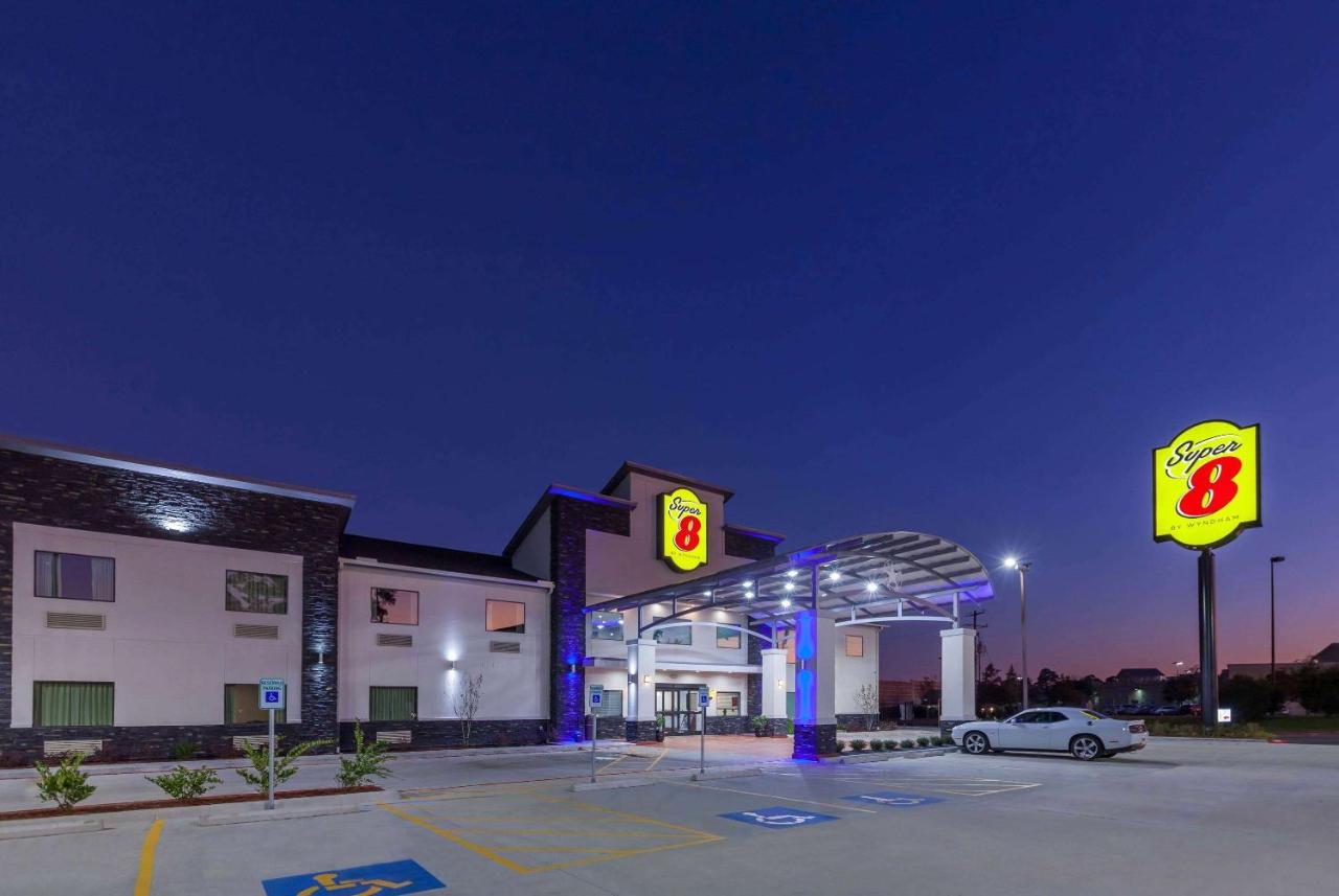 | Super 8 by Wyndham Kingwood Houston North