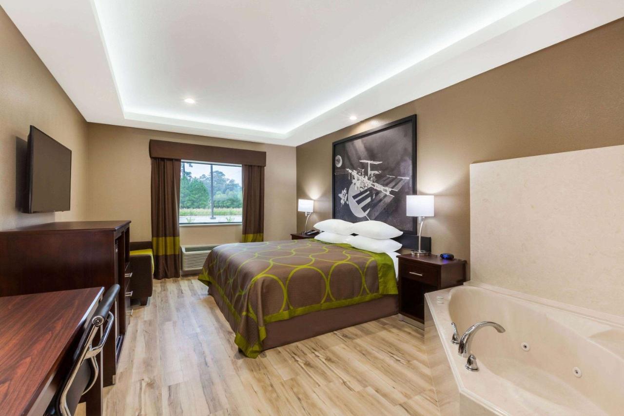 | Super 8 by Wyndham Kingwood Houston North