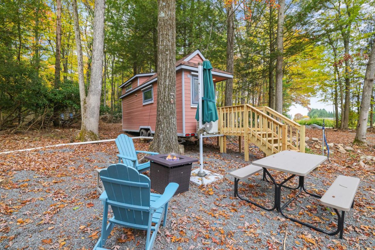| Camptel Poconos Lodging