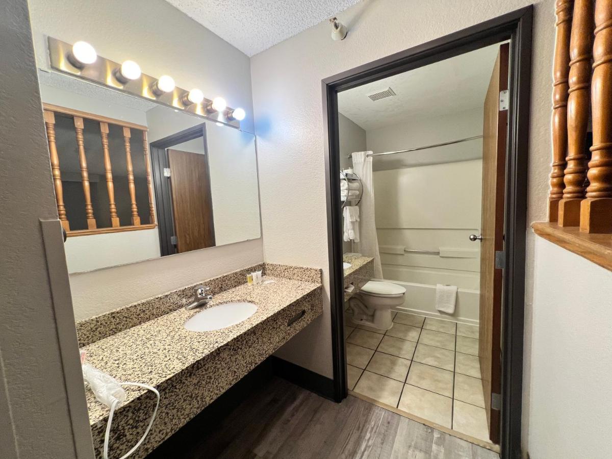 | Days Inn by Wyndham Clearfield