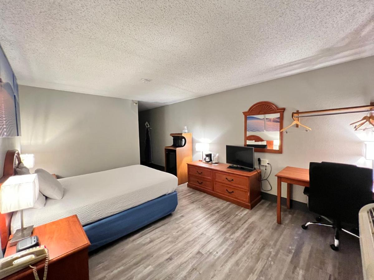 | Days Inn by Wyndham Clearfield