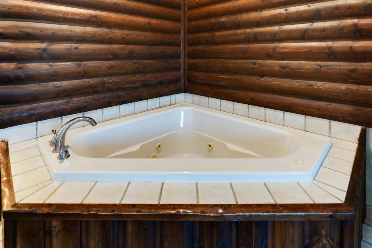 Suite with Hot Tub at Stoney Creek Hotel Des Moines - Johnston
