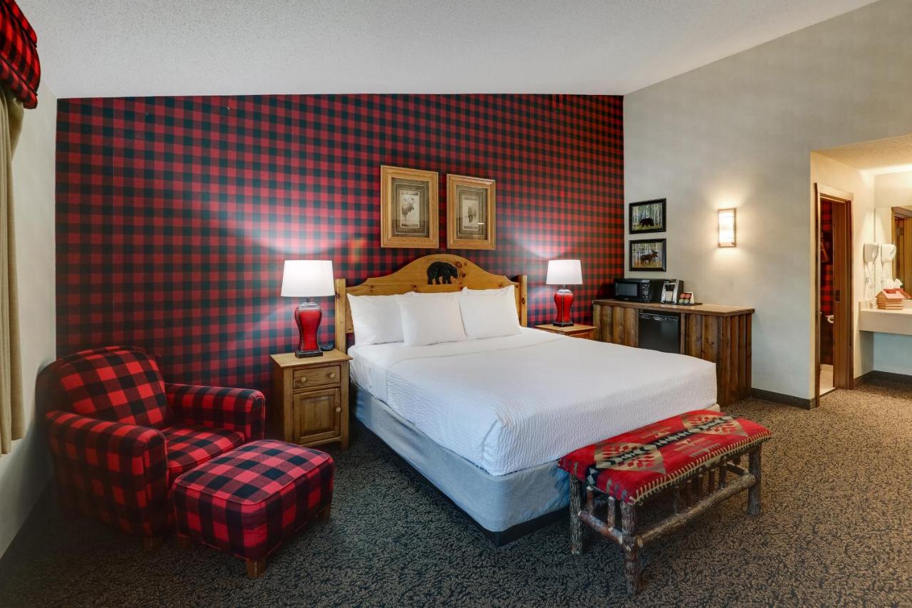 Suite with Hot Tub at Stoney Creek Hotel Des Moines - Johnston