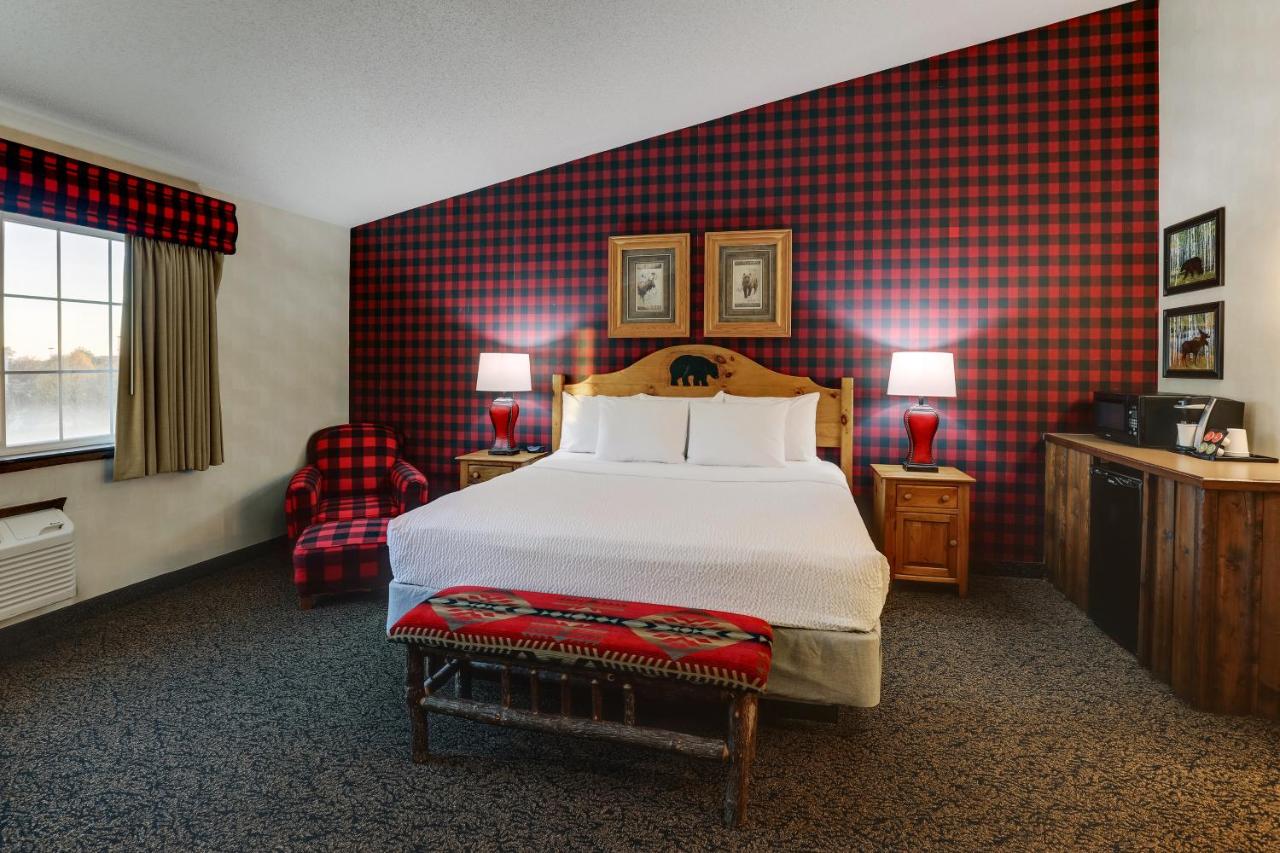 Suite with Hot Tub at Stoney Creek Hotel Des Moines - Johnston