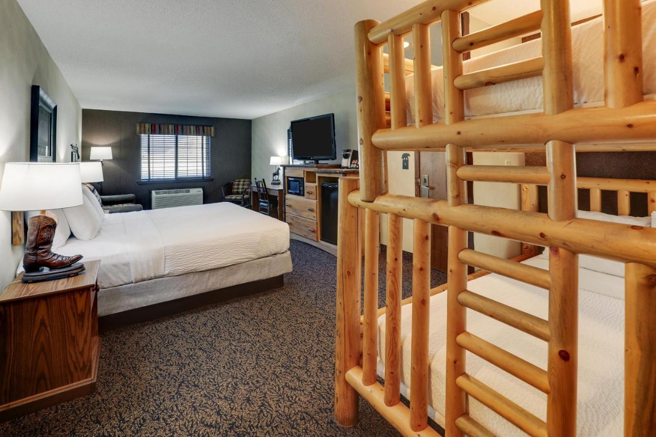 Family Suite at Stoney Creek Hotel Des Moines - Johnston