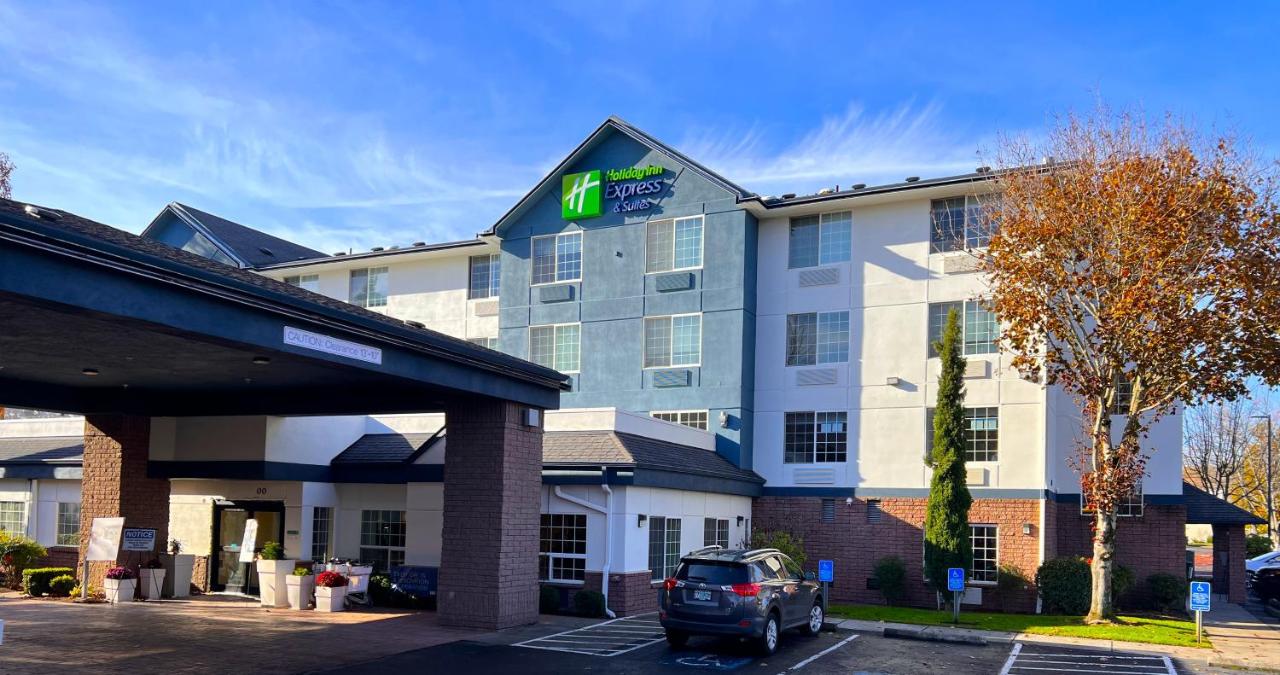  | Holiday Inn Express Hotel & Suites Portland - Jantzen Beach, an IHG Hotel
