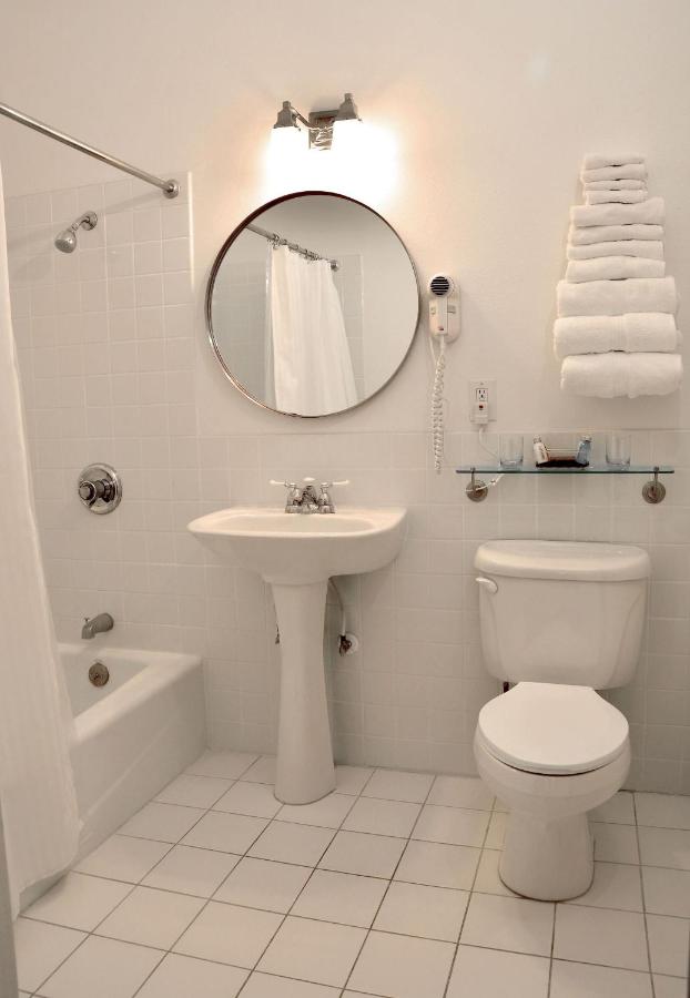  | El Primero Boutique Hotel