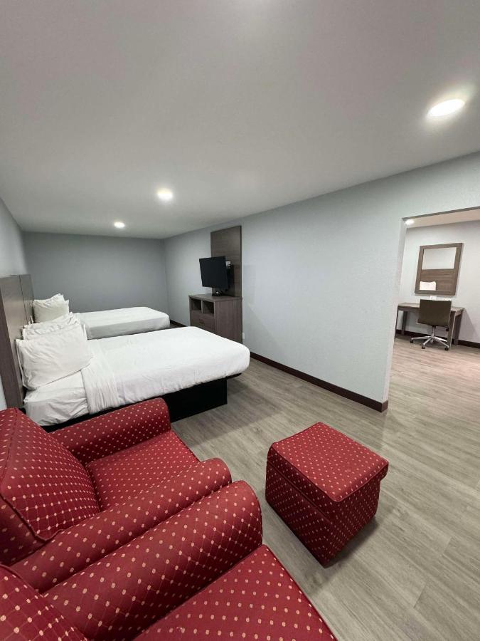 Queen Room with Two Queen Beds at SureStay Hotel by Best Western Childress
