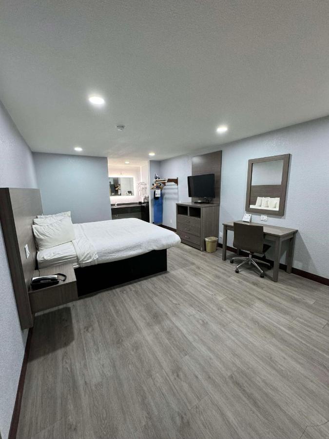 King Room with Mobility Accessible Tub at SureStay Hotel by Best Western Childress